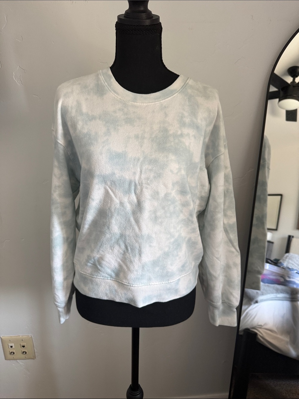 Rails - Like New Light Blue Tie-Dyed Sweatshirt
